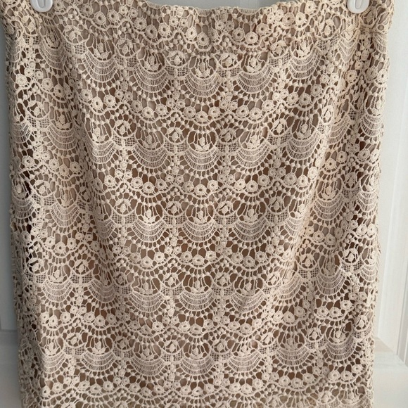 H&M Cream Lace Pencil Skirt | Size Large | Excellent Pre‑Loved - Picture 4 of 5